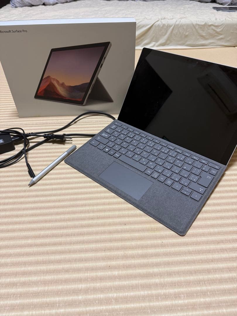 Surface Pro 7本体 + キーボード + ペン + 充電器
