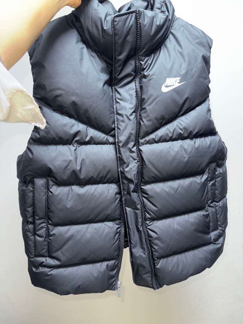 Nike Therma-Fit ブラックダウンベストウィメンズ