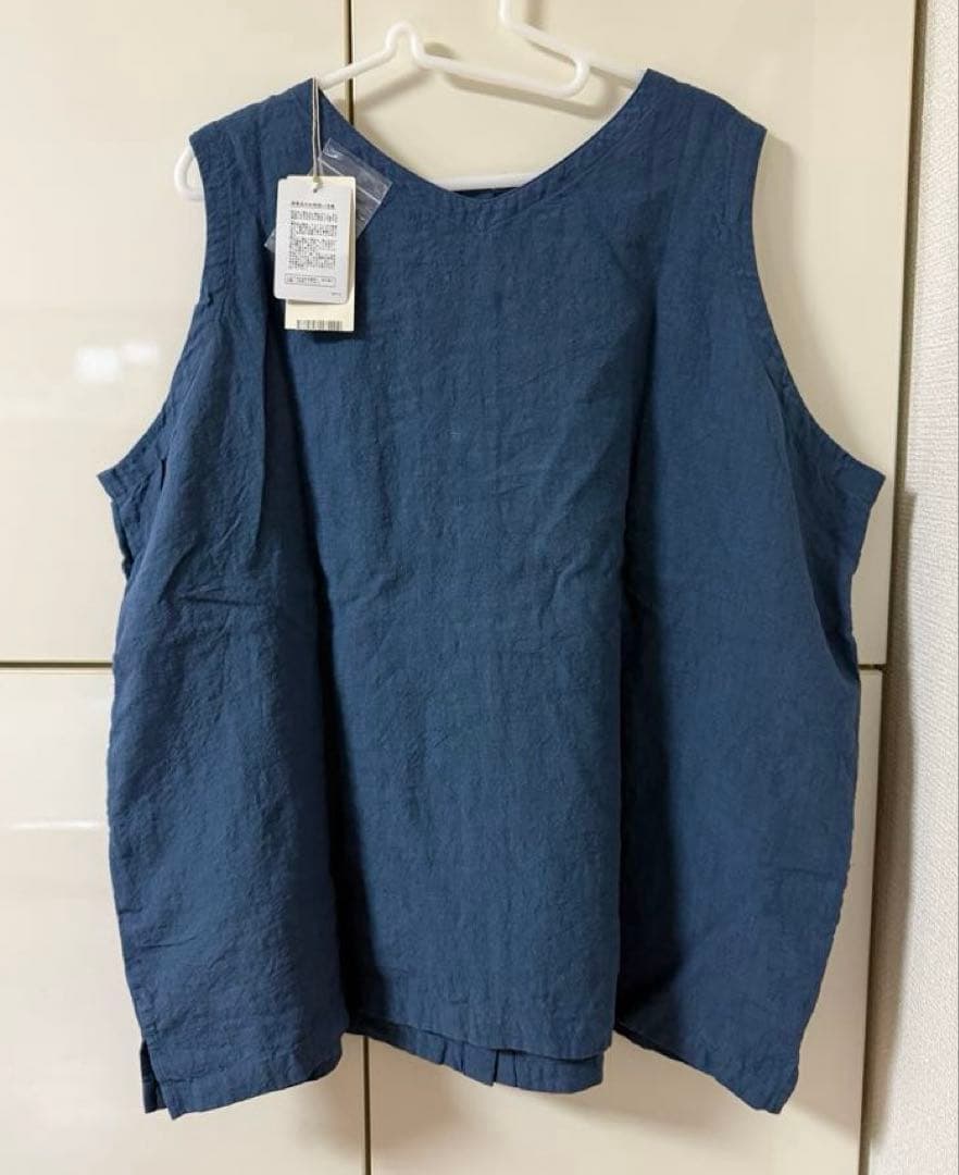 ネストローブ　薄手　ベスト　新品