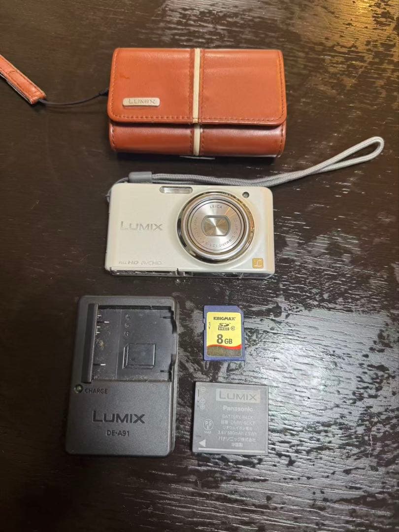 美品　LUMIX DMC-FX77 ホワイト コンパクトデジタルカメラ