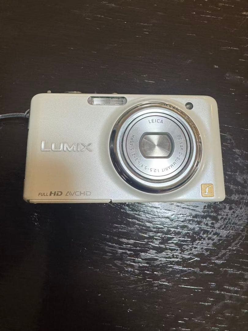 美品　LUMIX DMC-FX77 ホワイト コンパクトデジタルカメラ