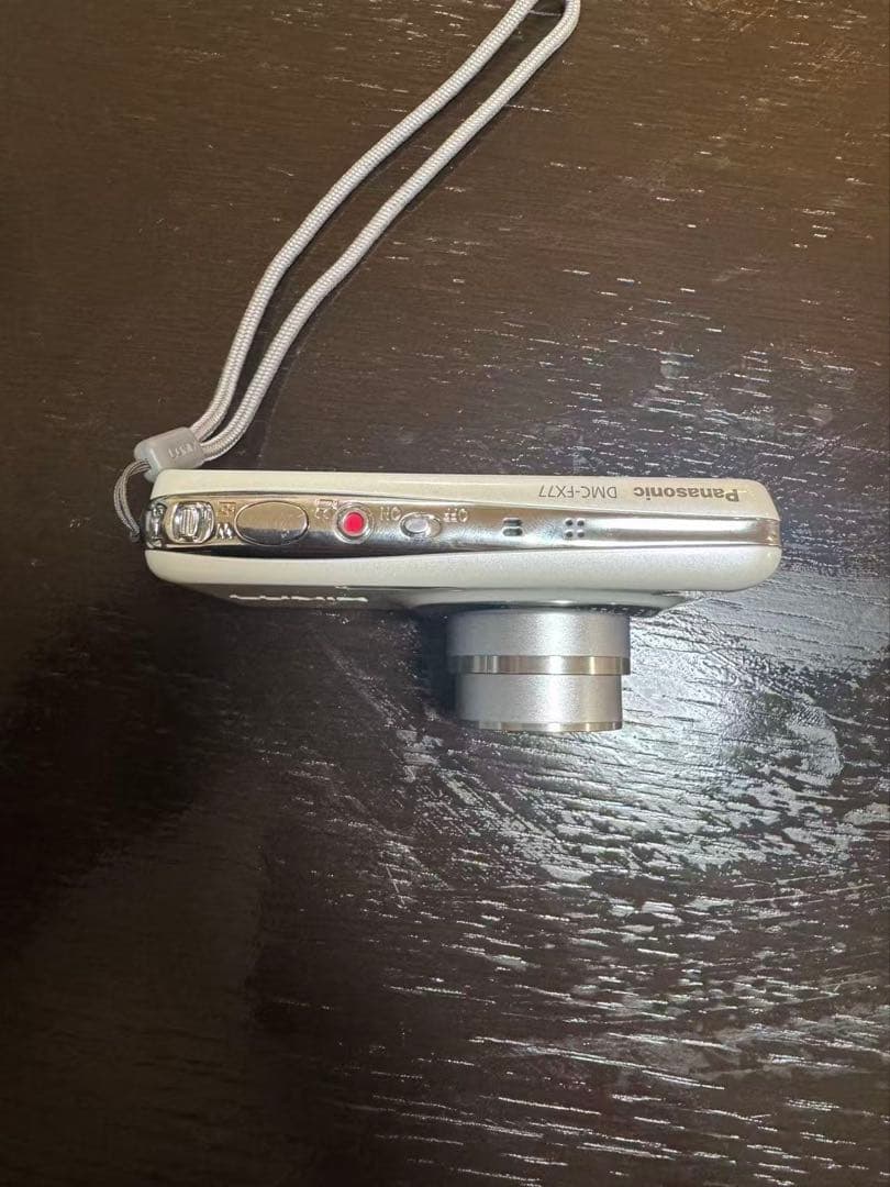 美品　LUMIX DMC-FX77 ホワイト コンパクトデジタルカメラ