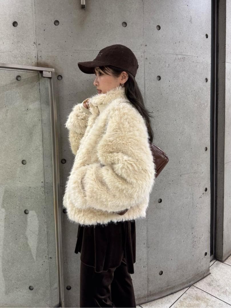 即日発送 入手困難 新品 Kastane カールミドルファーコート アイボリー