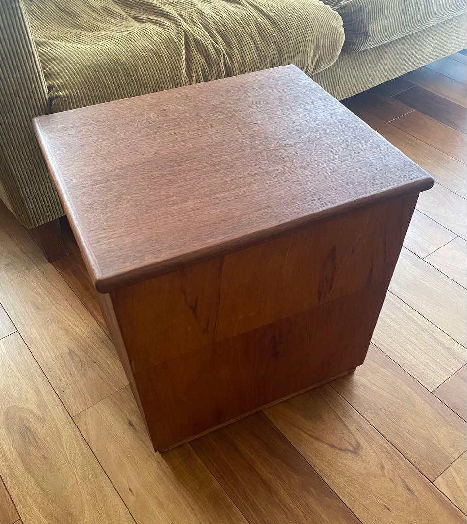 チーク材　ナイトテーブル