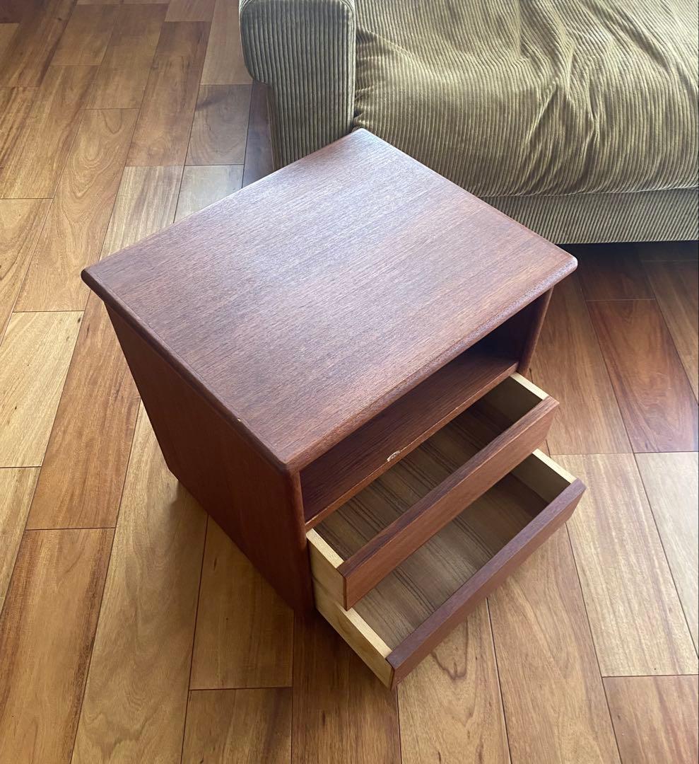 チーク材　ナイトテーブル