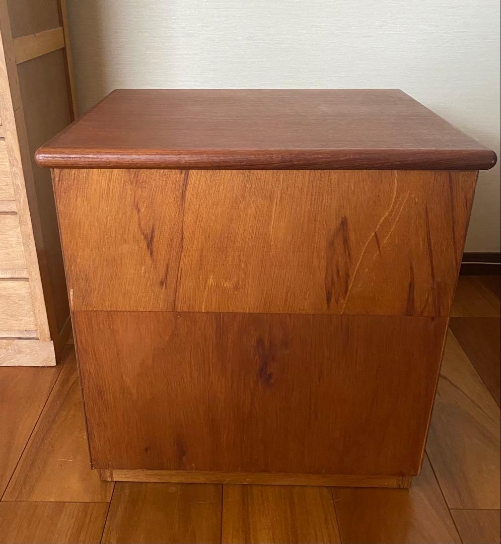 チーク材　ナイトテーブル