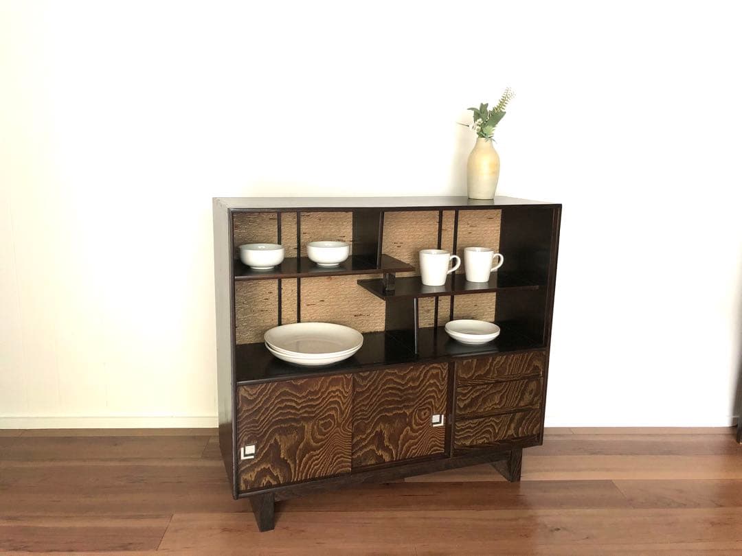 【メンテ済】小降りなビンテージの収納棚　サイドボード　本棚　食器棚