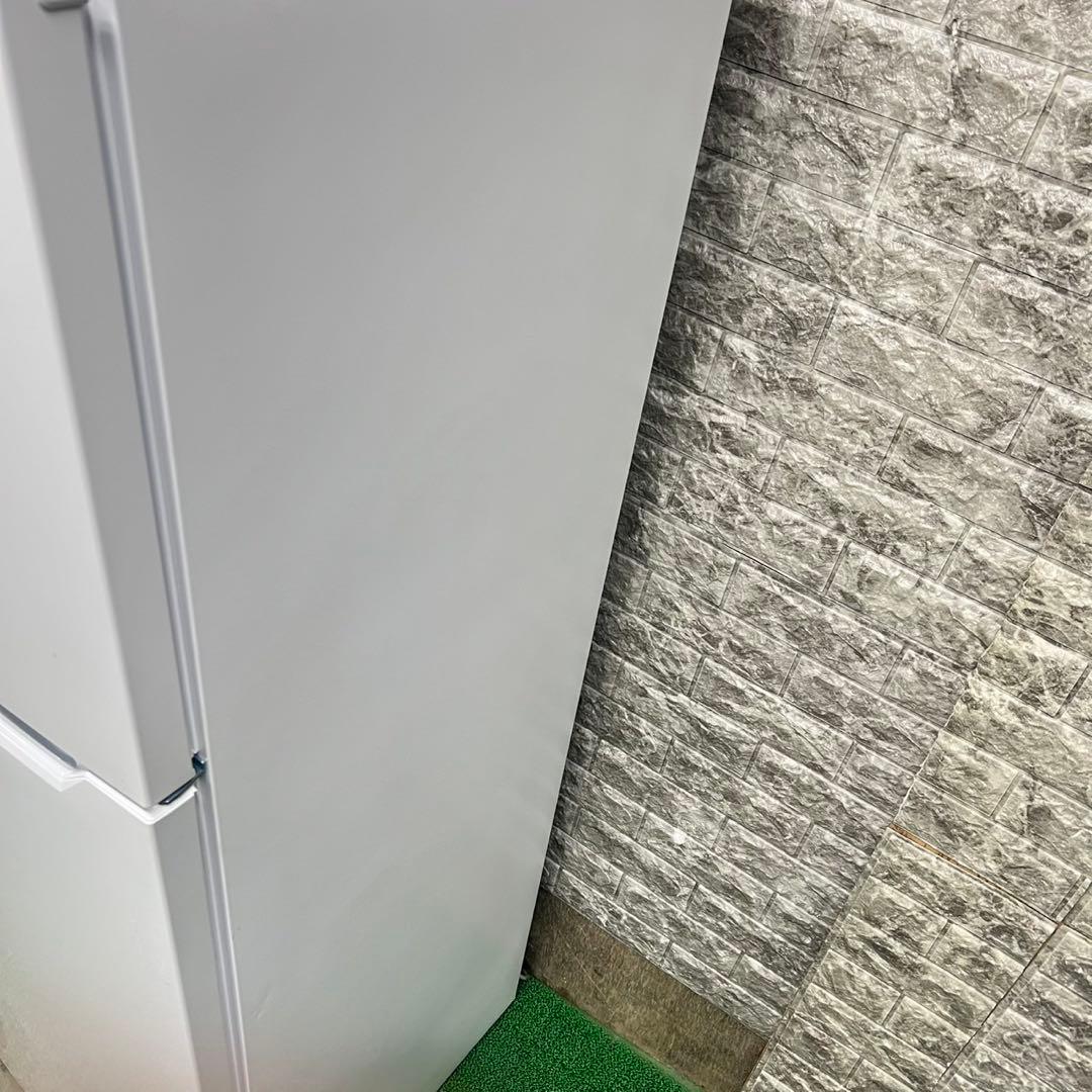 322 冷蔵庫　極美品　2023年製　一人暮らし　右開き　200L〜300L