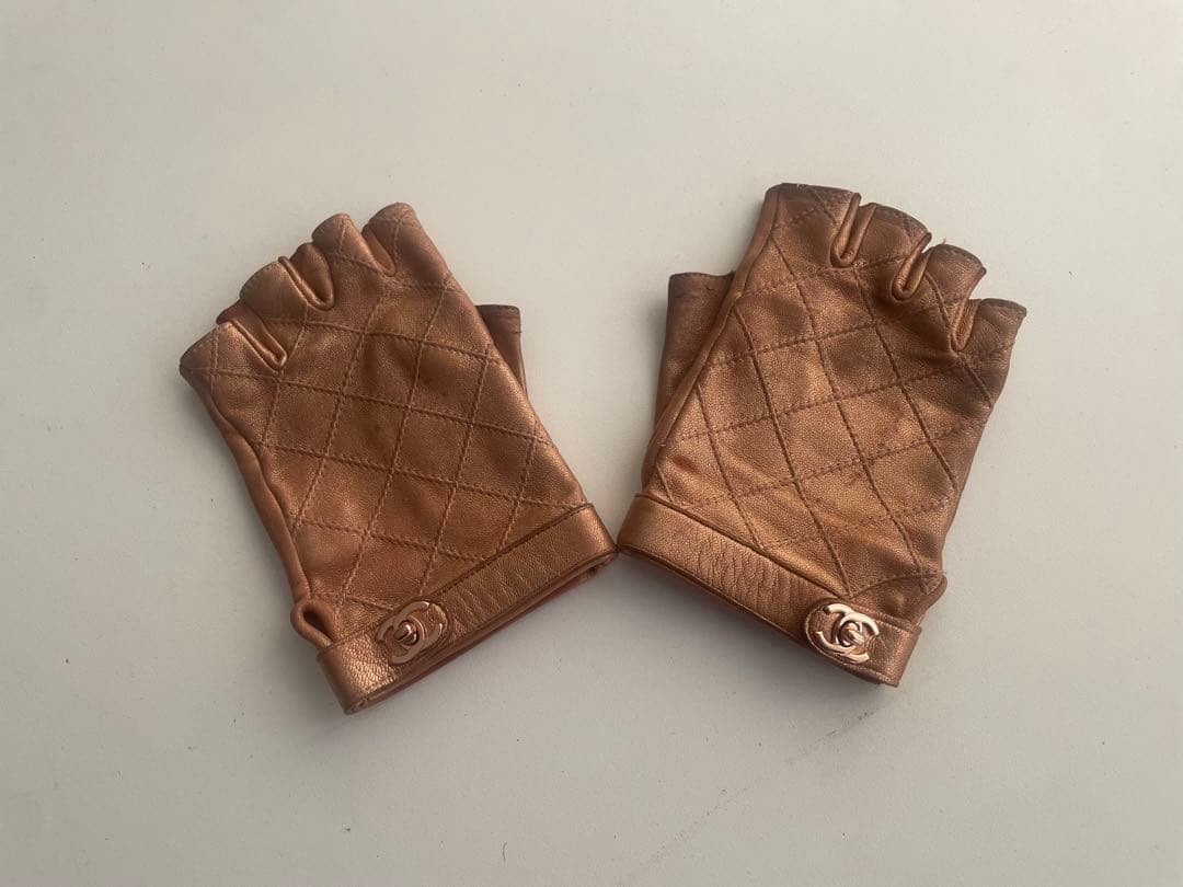 CHANEL マトラッセ レザーグローブ フィンガーレス