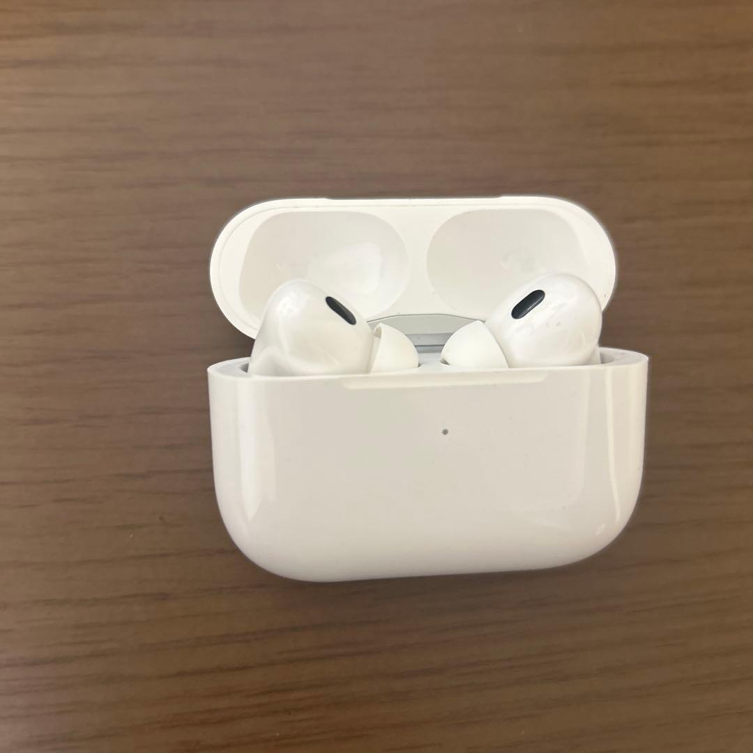 AirPods pro 第2世代本体 ホワイト 充電ケース付き
