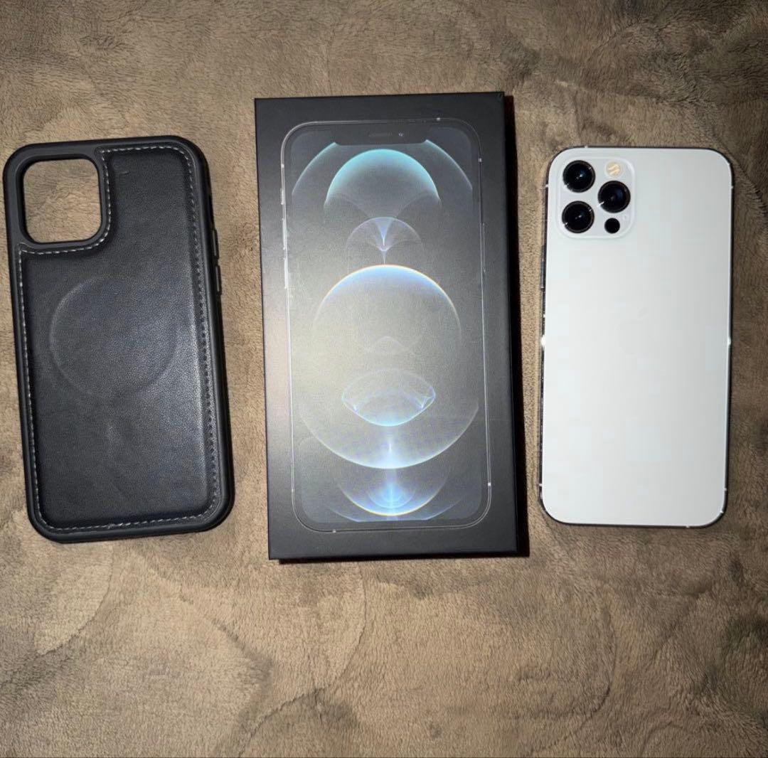 Apple iPhone 12 Pro ホワイト ケース付き