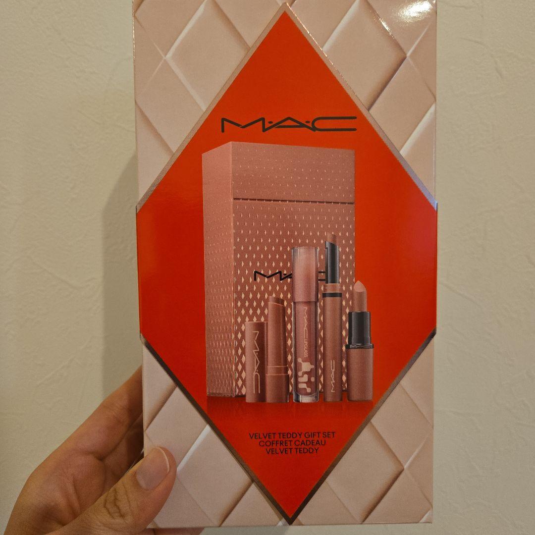 M・A・C トータリー テディ リップ キット（シーズン限定）