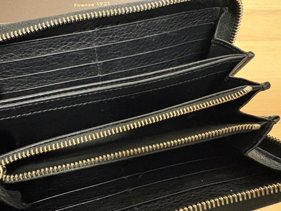 GUCCI タッセル付き 長財布