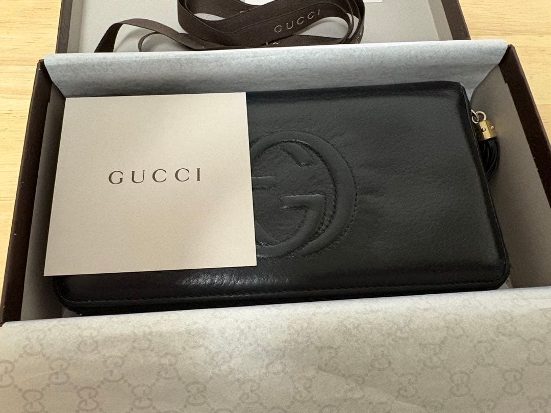 GUCCI タッセル付き 長財布