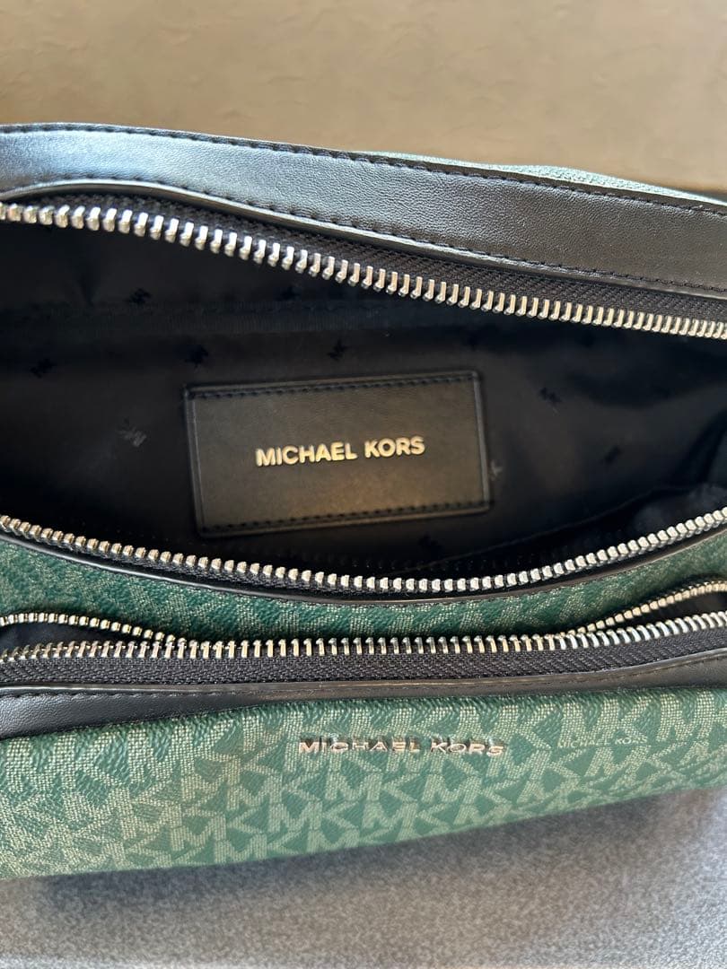 MICHAEL KORS マイケルコース ボディバック　緑　ウエストポーチ