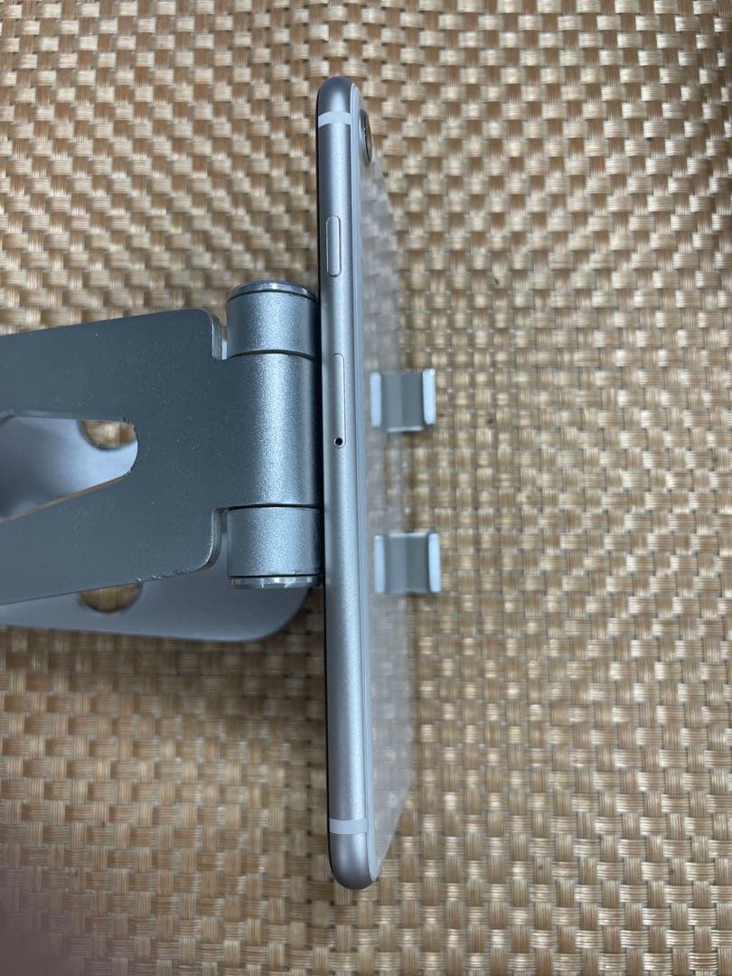 iPhone SE 第3世代 64GBスターライトSIMフリー【6813】