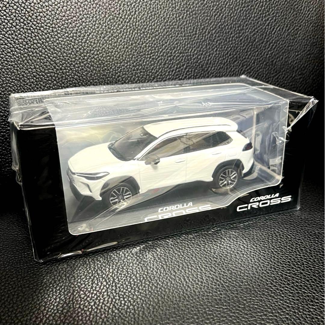 断*ん様 【未開封】カローラクロス 後期 ホワイト ミニカー カラーサンプル 1