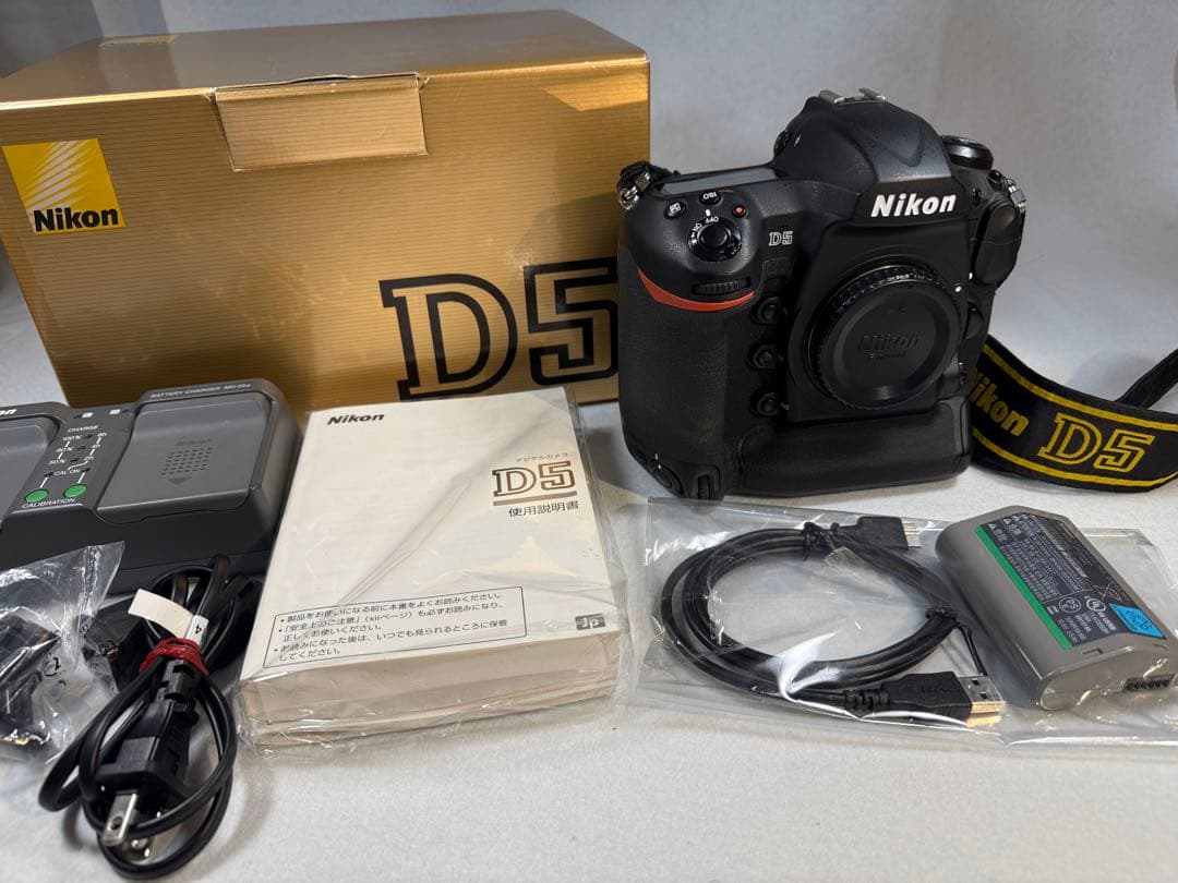 Nikon ニコン D5 XQD-Type ボディ カメラ中古品　動作良好です。