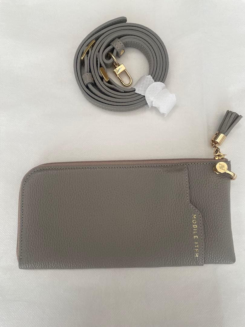 【新品未使用】アタオ、バックにもなる長財布(バディ)