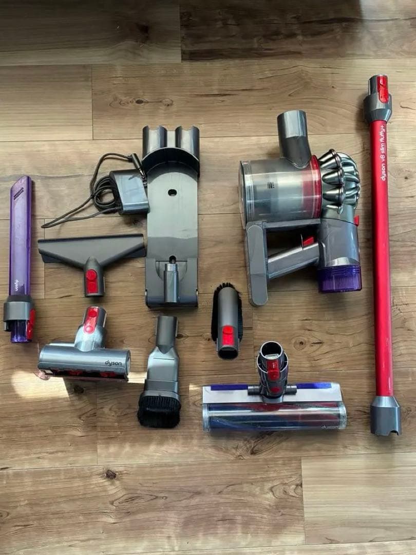 【ジャンク品】Dyson V8 slim fluffy 本体 各種ノズル付き