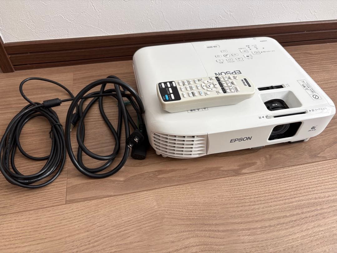 EPSON エプソン EB-W05プロジェクター