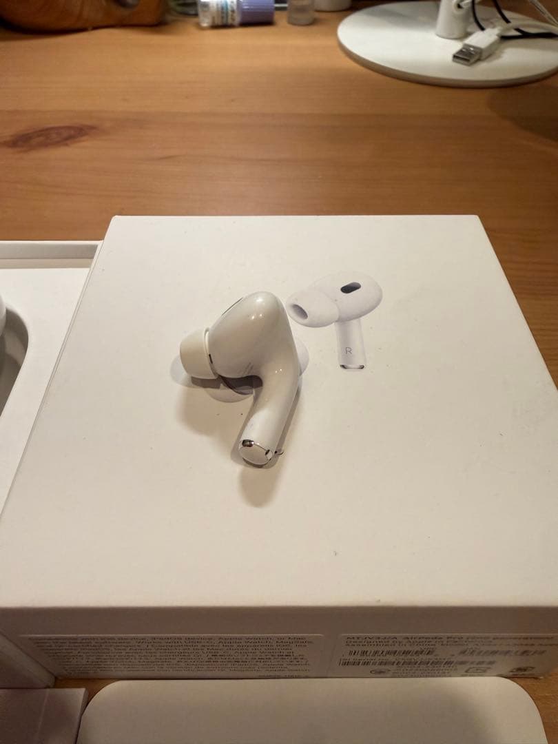 AirPods 2 Pro 純正品　右耳と充電ケース