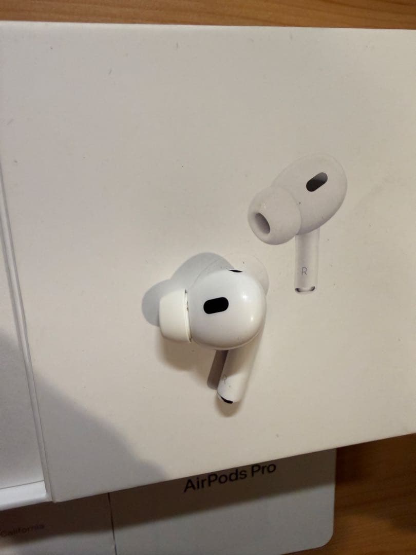 AirPods 2 Pro 純正品　右耳と充電ケース