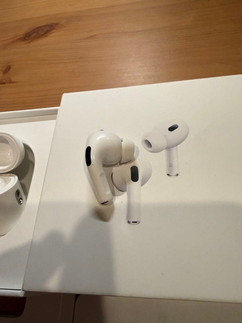 AirPods 2 Pro 純正品　右耳と充電ケース