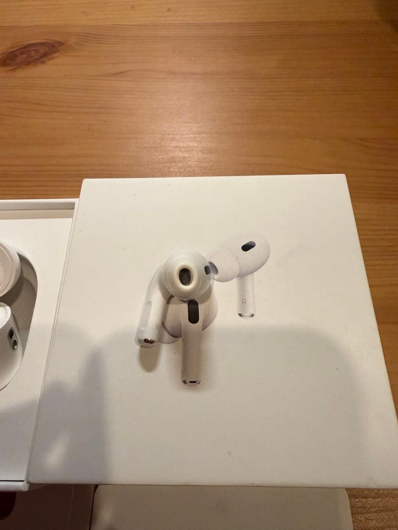 AirPods 2 Pro 純正品　右耳と充電ケース