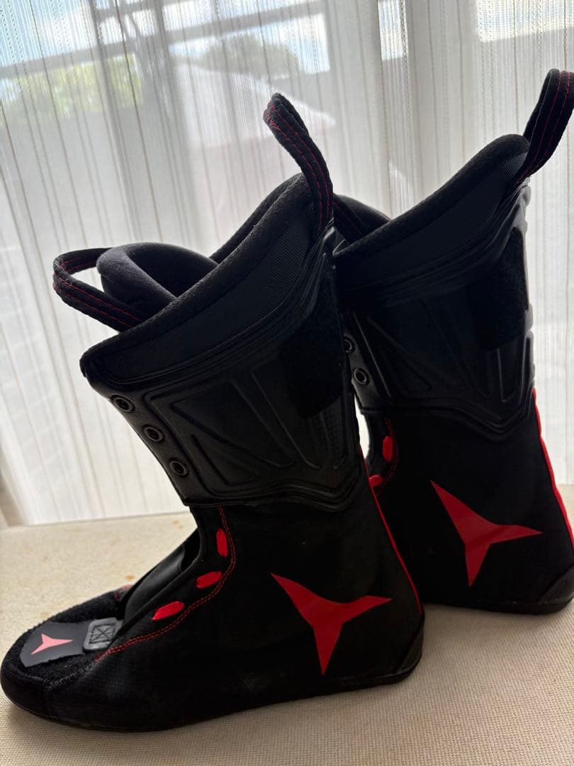 ATOMIC スキー ブーツ レッド