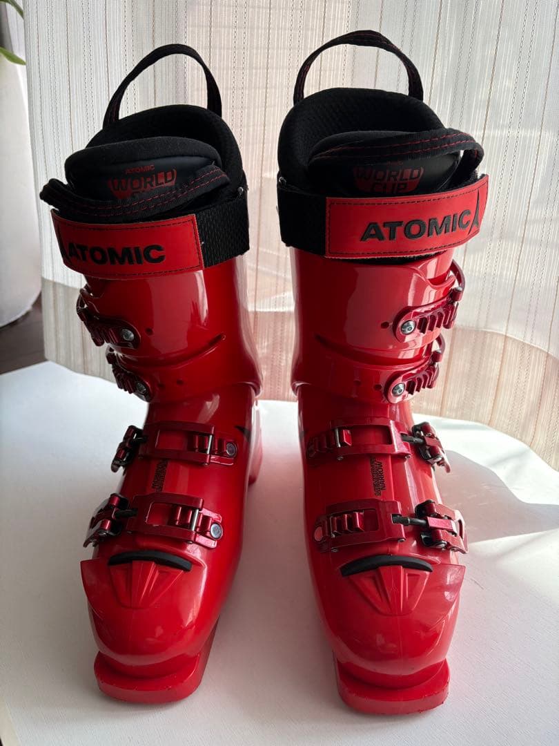 ATOMIC スキー ブーツ レッド