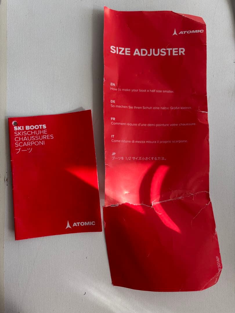 ATOMIC スキー ブーツ レッド