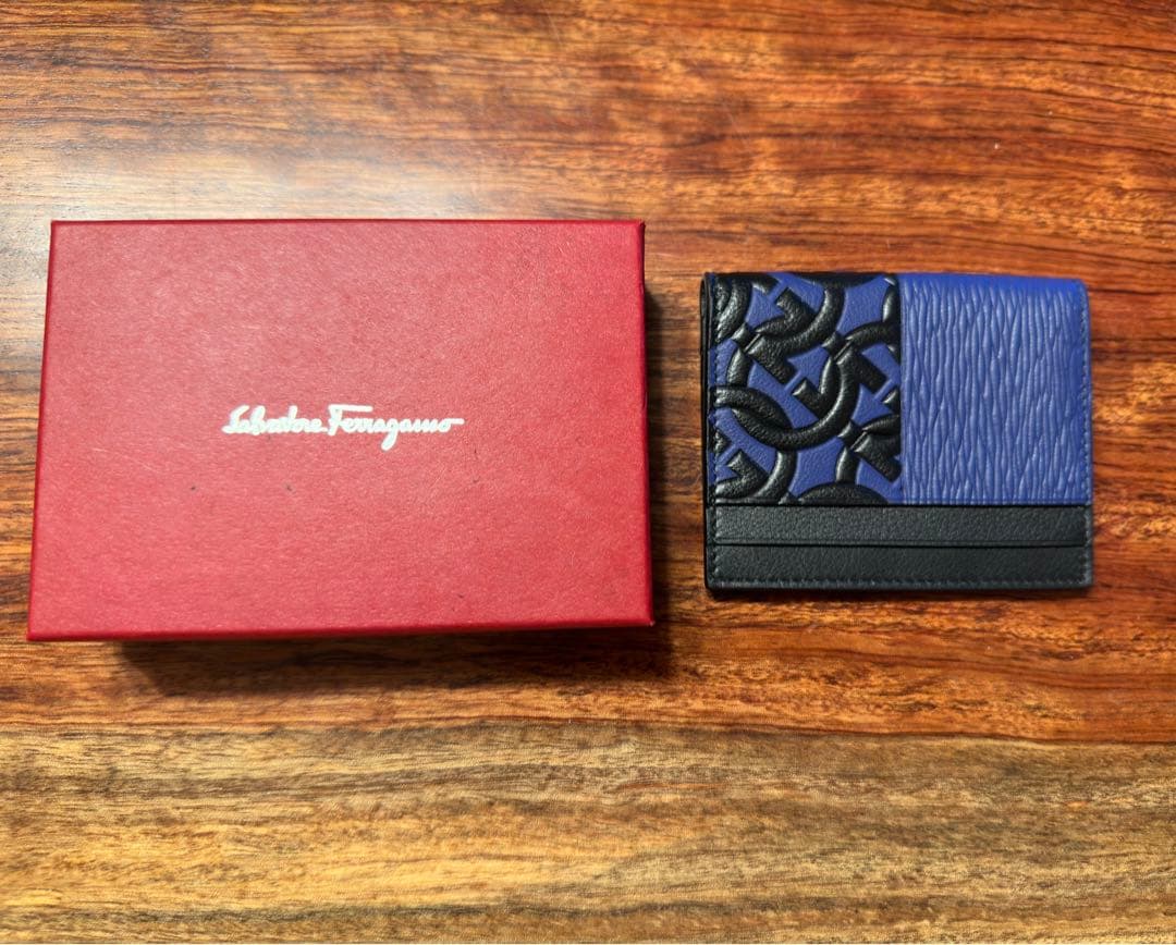 Salvatore Ferragamoフェラガモ カードケース 販売店証明書付き