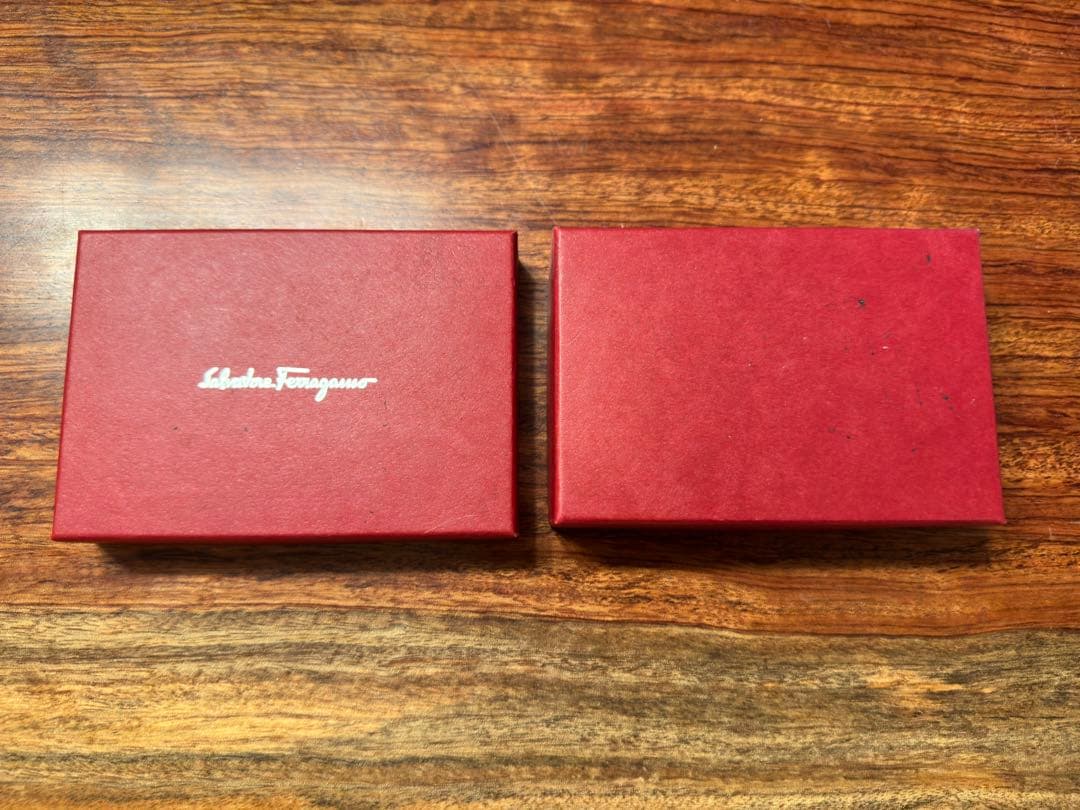 Salvatore Ferragamoフェラガモ カードケース 販売店証明書付き