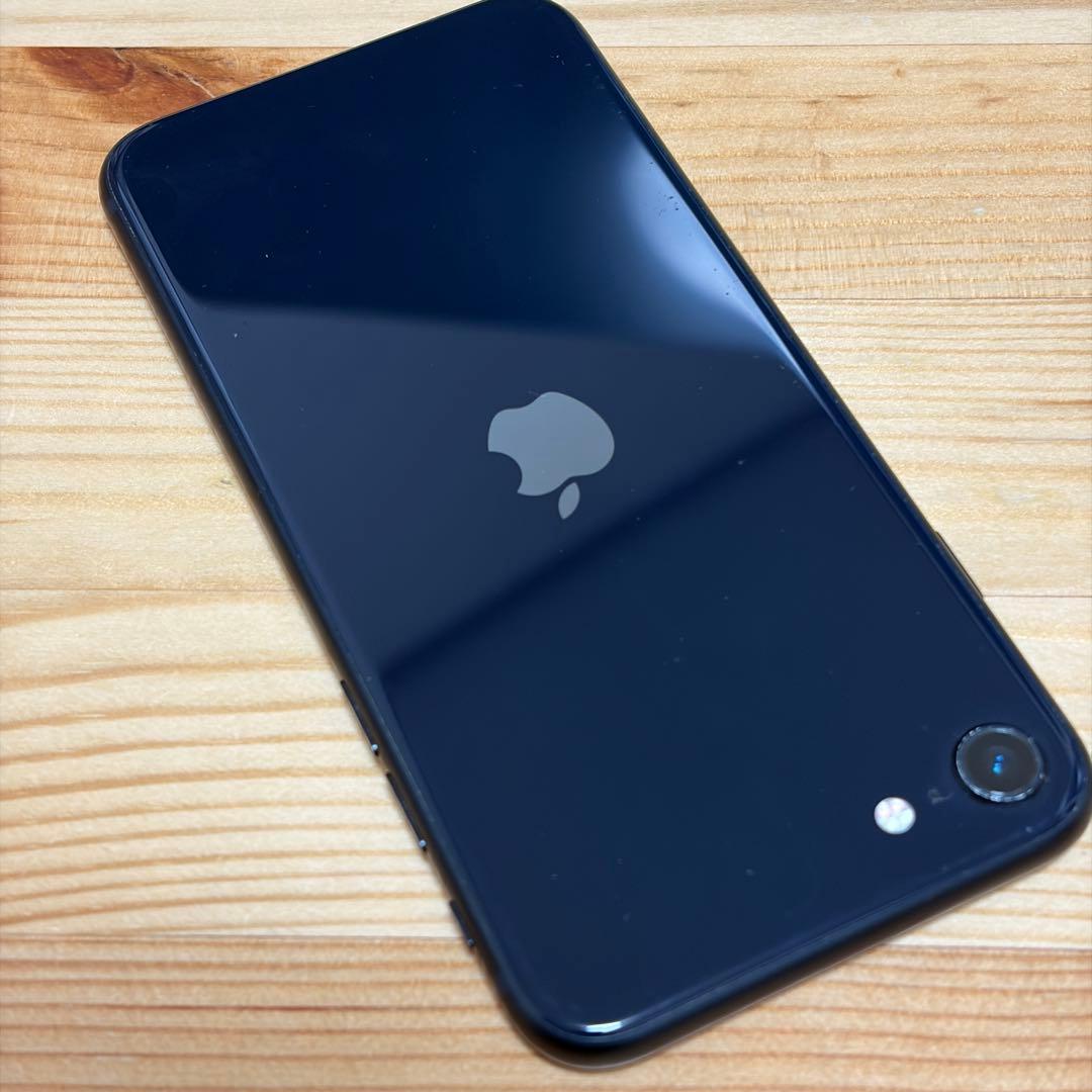 か*ん様 バッテリー新品　iPhoneSE第3世代64GB SIMフリー　美品