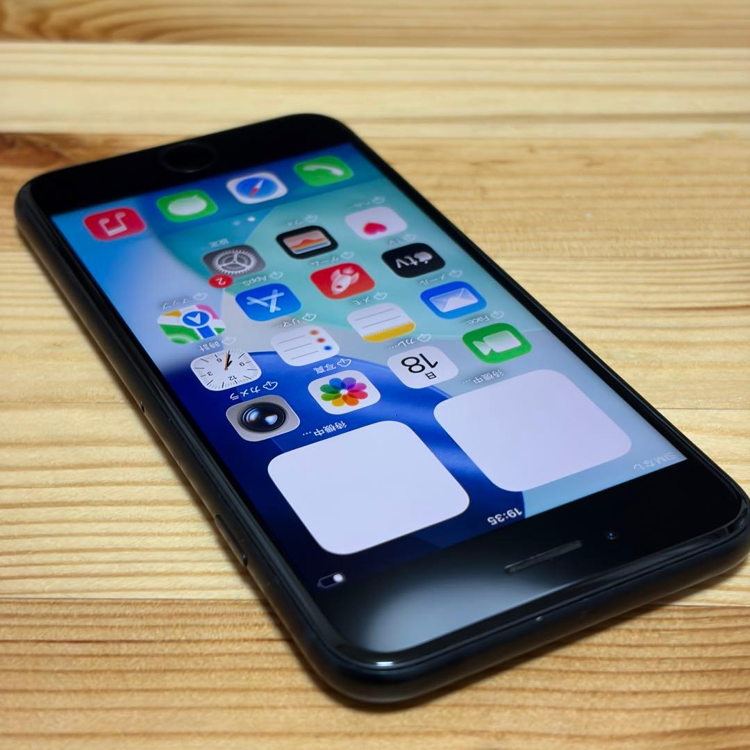 か*ん様 バッテリー新品　iPhoneSE第3世代64GB SIMフリー　美品