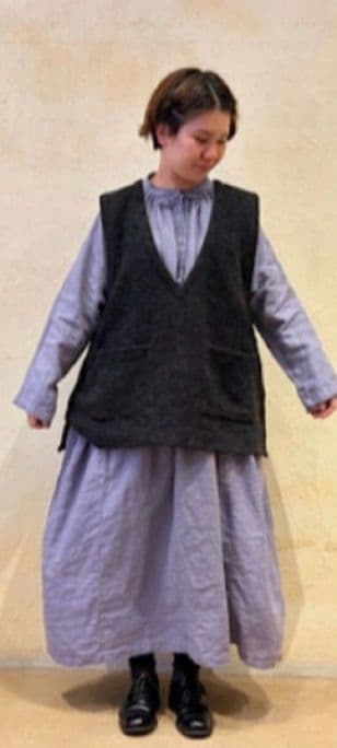 ネストローブ クウォーターフェイス Vネック ベスト