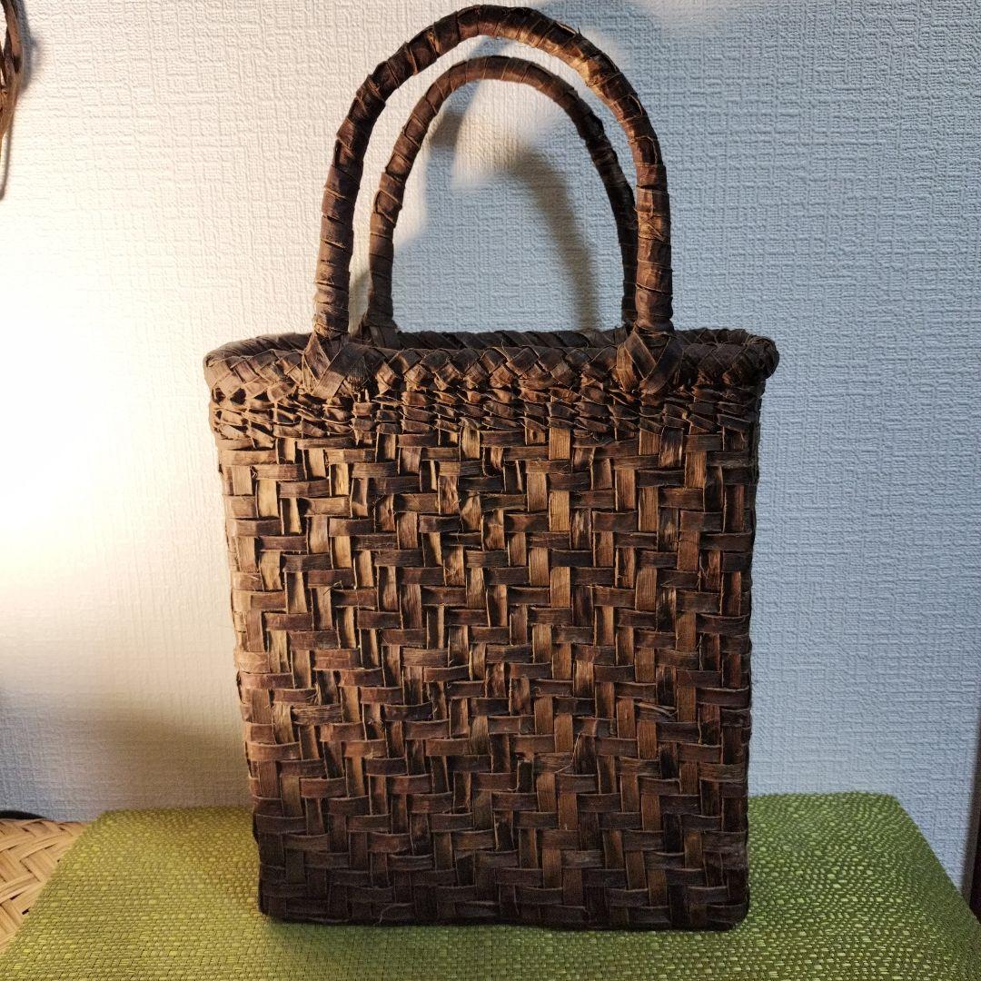 胡桃皮網代編み籠バック