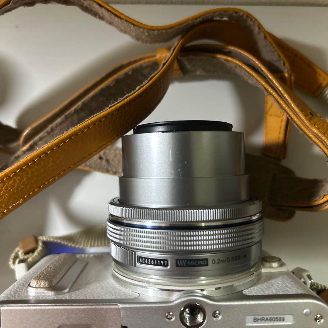 オリンパス　OLYMPUS E-PL8 カバー・ストラップ&SDカードセット