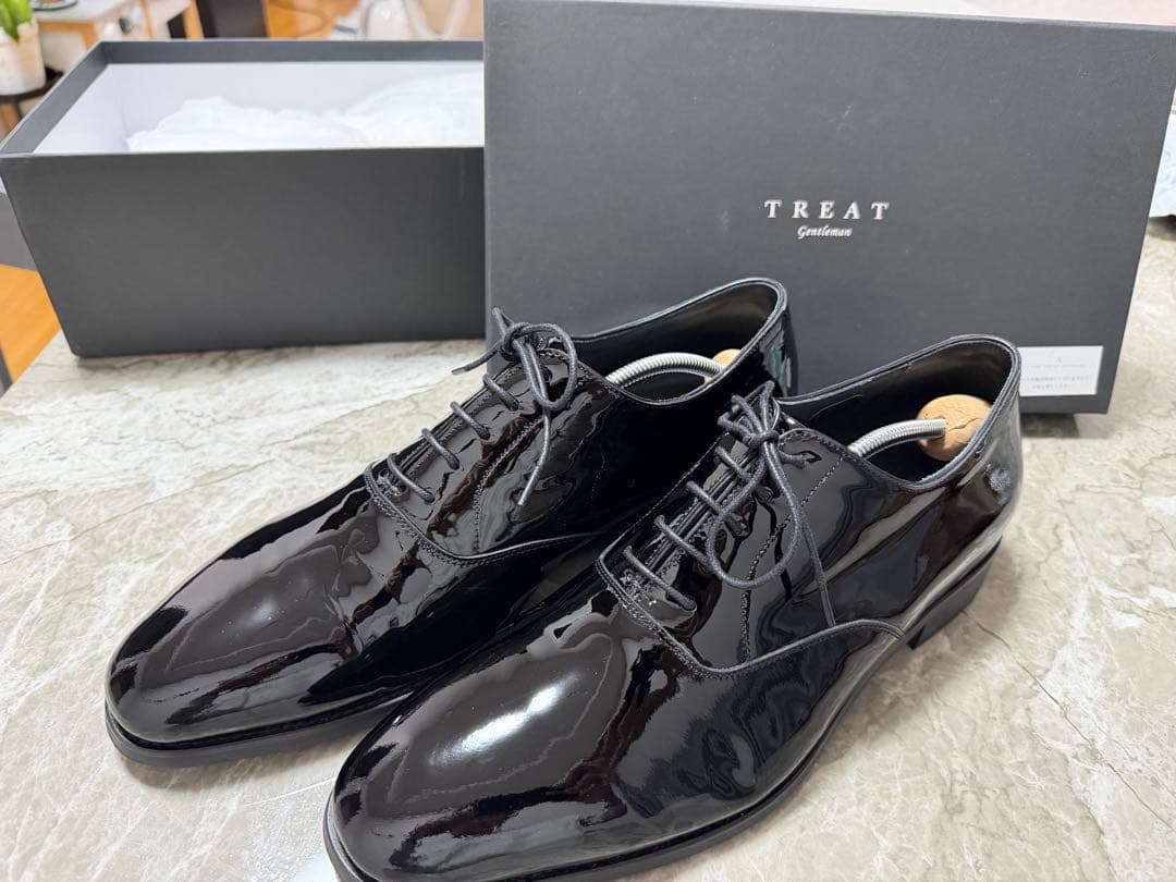 【美品】TREAT ドレスシューズ 黒エナメル ※使用してます