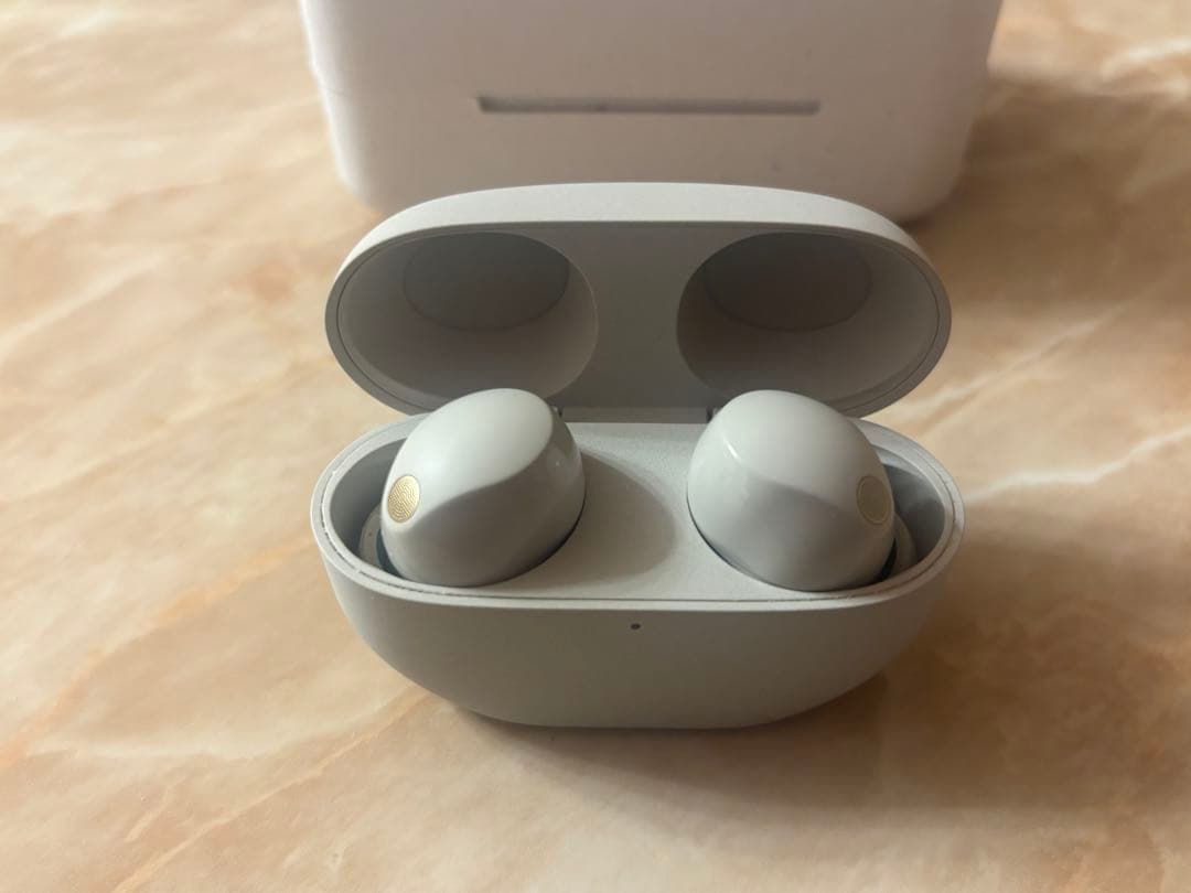 SONY/WF-1000XM5（P） プラチナシルバー 美品　ケース両耳