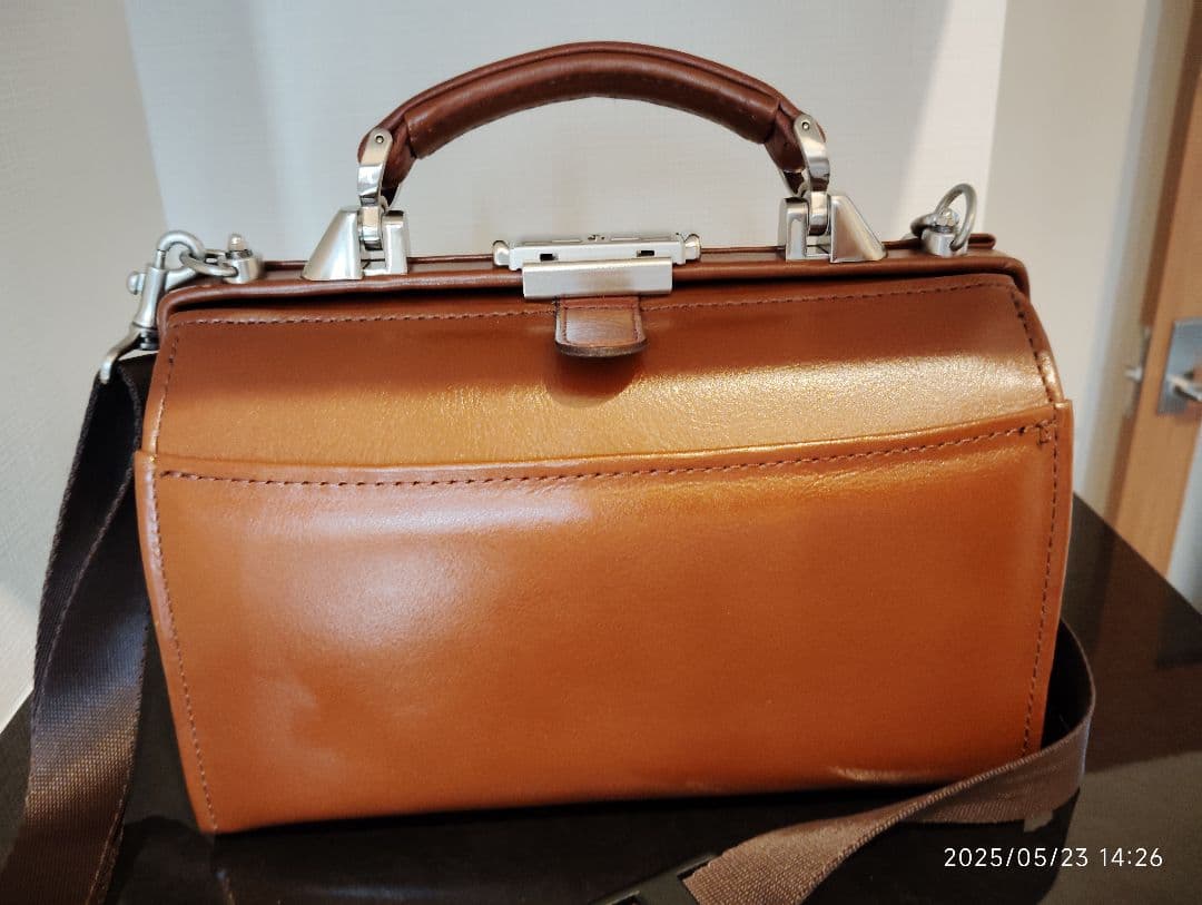 革製ダレスバッグ