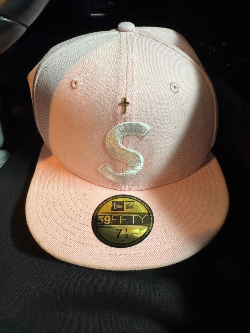 Supreme ピンク Sロゴ 59FIFTYキャップ 7 1/2