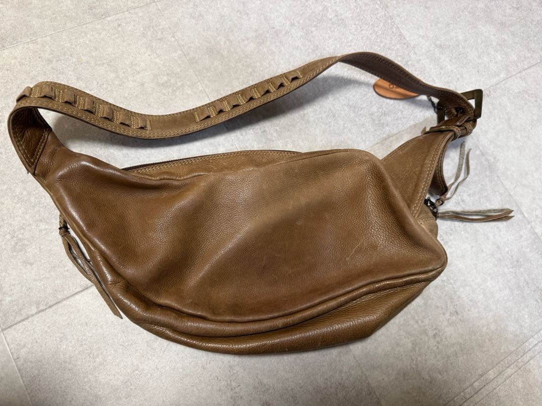 KETO ストマックショルダーバッグ ボディバッグ ベージュ