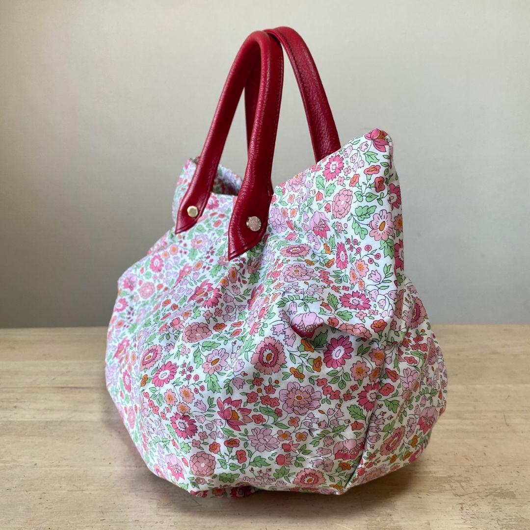 新品未使用　russet リバティ　花柄ミニトートバッグ　チャーム付き