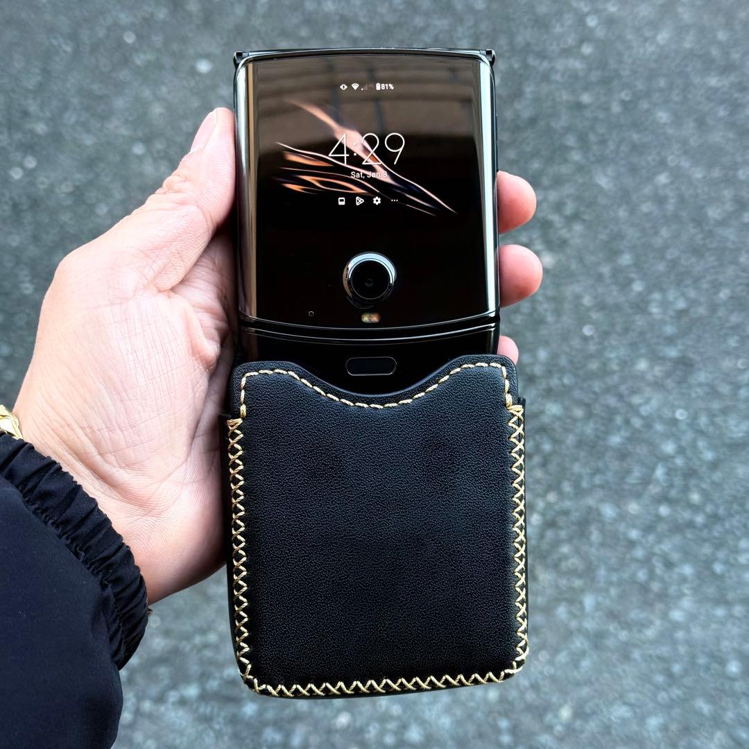 美品・Motorola Razr 2019 初代 折りたたみスマホ