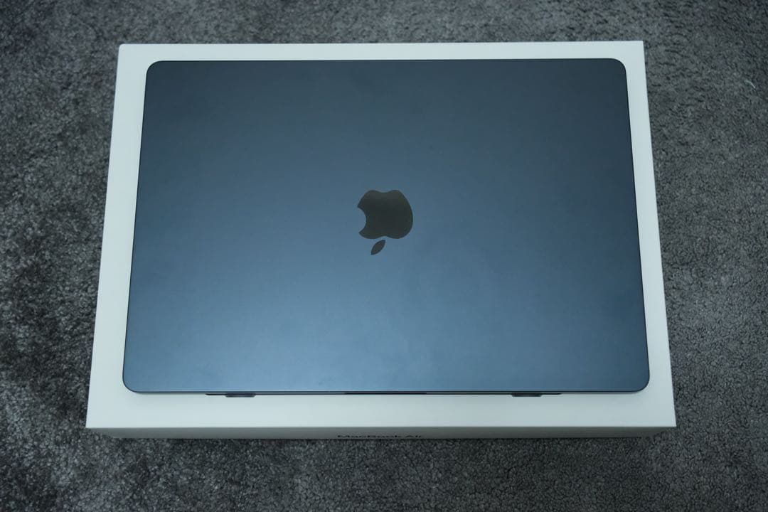 M2 MacBook Air 15インチ【充放電回数6回】
