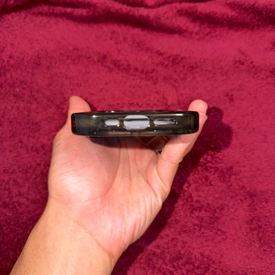 iPhone用ソフトケース 水面の女性 15pro