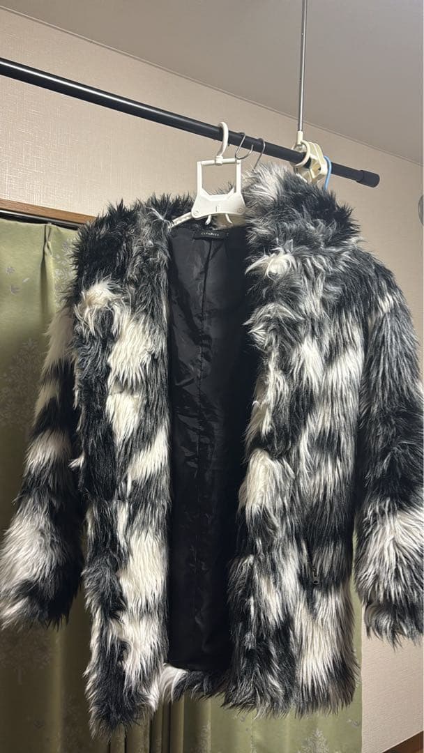 白黒毛皮フード付きコート