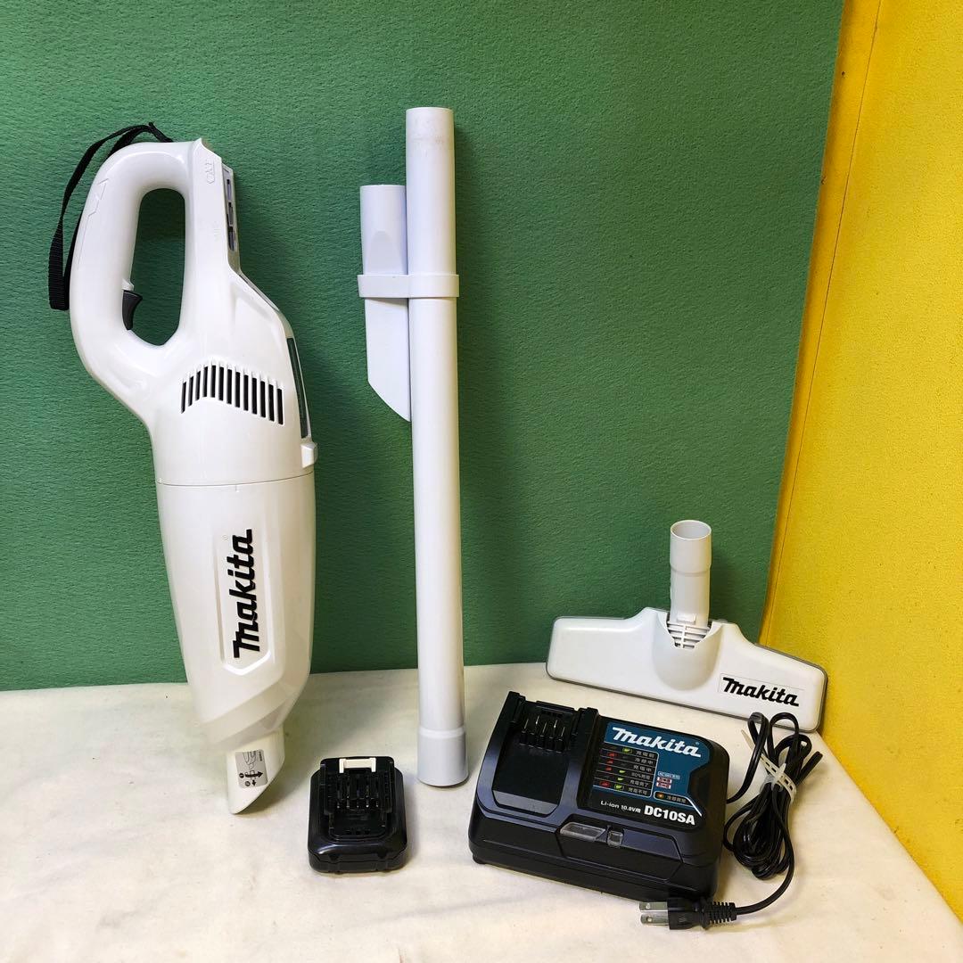 お17● マキタ 充電式クリーナ CL106FD 充電器•バッテリー1個